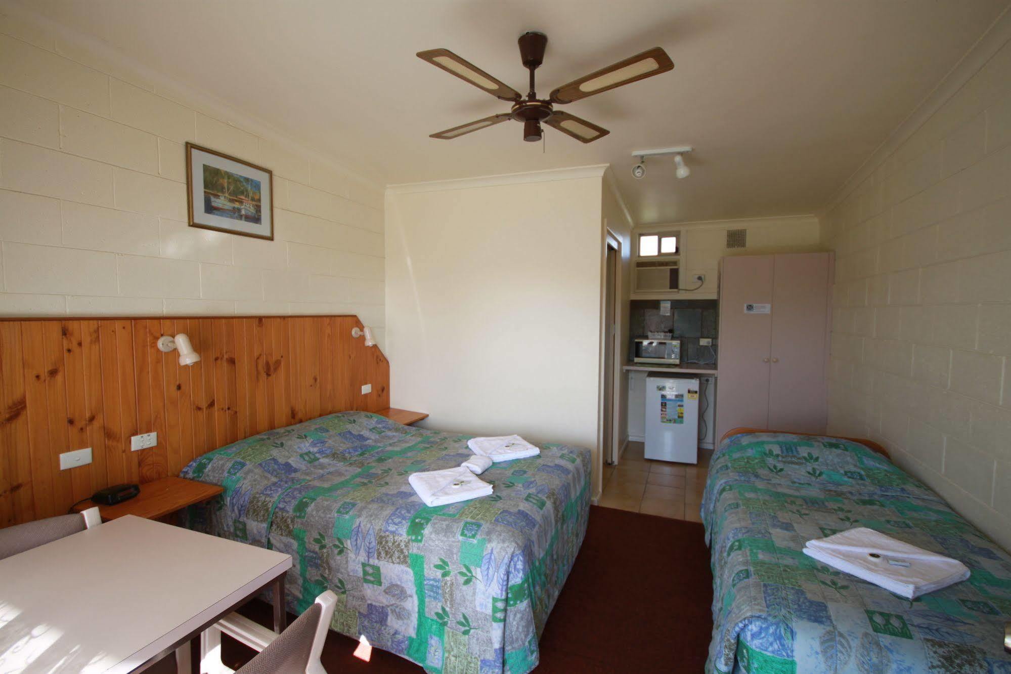 Pelicans Motel San Remo Extérieur photo